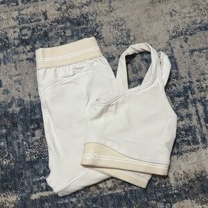 Alo yoga hearth throb set Oatmilk S/m